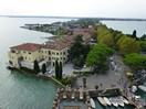 Poste de contrôle pour entrée dans la vieille ville de Sirmione, vue depuis les ramparts du château.