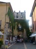 Flâner dans les ruelles étroites du centre historique de Garda est un véritable bonheur.