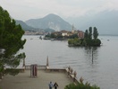 Vue depuis le premier étage du château sur Isola Superiore, au premier plan Le Rocher de Malghera, petite île située à mi-chemin entre Isolla Bella et Isola Superiore.