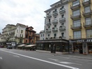 Hôtel idéalement situé face à l’embarcadère pour les visites en bateaux vers les îles Borromées. Les patrons et le personnel sont serviables et très accueillants. Face à l'hôtel, un parking public avec un tarif préférentiel.