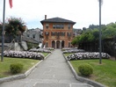 la villa Bossi abrite la mairie avec son jardin qui offre une très belle vue sur le lac, un lieux très agréable pour y faire une pause !