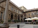 La piazza Mercanti, appelée aussi piazza dei Mercanti (place des Marchands), est un place centrale de la ville.