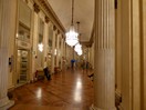 Galerie donnant accès aux loges de balcon.