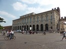 La Gran Guardia est un palais situé sur la place Brà. Sa construction a durée de 1609 à 1853. Cet édifice accueille des expositions et des événements culturels.