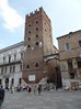 Le Palazzo della Ragione, bâtiment historique de Vérone se situe entre la Piazza delle Erbe et Piazza dei Signori. Resté à l'abandon jusqu'en 2004, année du début de la restauration. Les travaux ont été achevés en 2007, aujourd'hui l'étage principal du Palais abrite la Galerie d'Art Moderne Achille Forti.