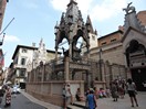 Les Arches des Scaligeri abritent les tombeaux de la famille Scaliger les Seigneurs de Vérone. Elevés sur le parvis de l'église de Santa Maria Antica ils datent du XIVème siècle.