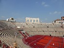 A l’époque du règne de l'empereur Auguste l'amphithéâtre pouvait accueillir jusqu'à 30 000 spectateurs venus assister aux joutes de gladiateurs.