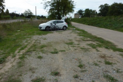 Le parking proche du rond-point du taureau à Saint-Laurent d'Aigouze