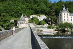 Le Pont Coudé, permet un accès entre l'abbaye et le jardin