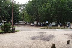 Le parking de la gare de Sabres