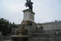 Le monument à Philippe IV ou  la fontaine de Philippe IV