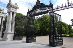 Une entrée du parc du Retiro