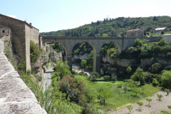 Pont-viaduc qui enjambe la Cesse