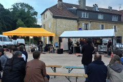 Nozeroy, fête de la musique sur la place des Annonciades