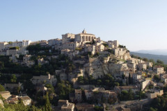 Gordes, est classé parmi les plus beaux villages de France