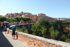 Roussillon est célèbre par ses grandes carrières d'ocre