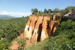 Ces carrières aux multiples couleurs naturelles font de Roussillon un des sites le plus connu du Luberon